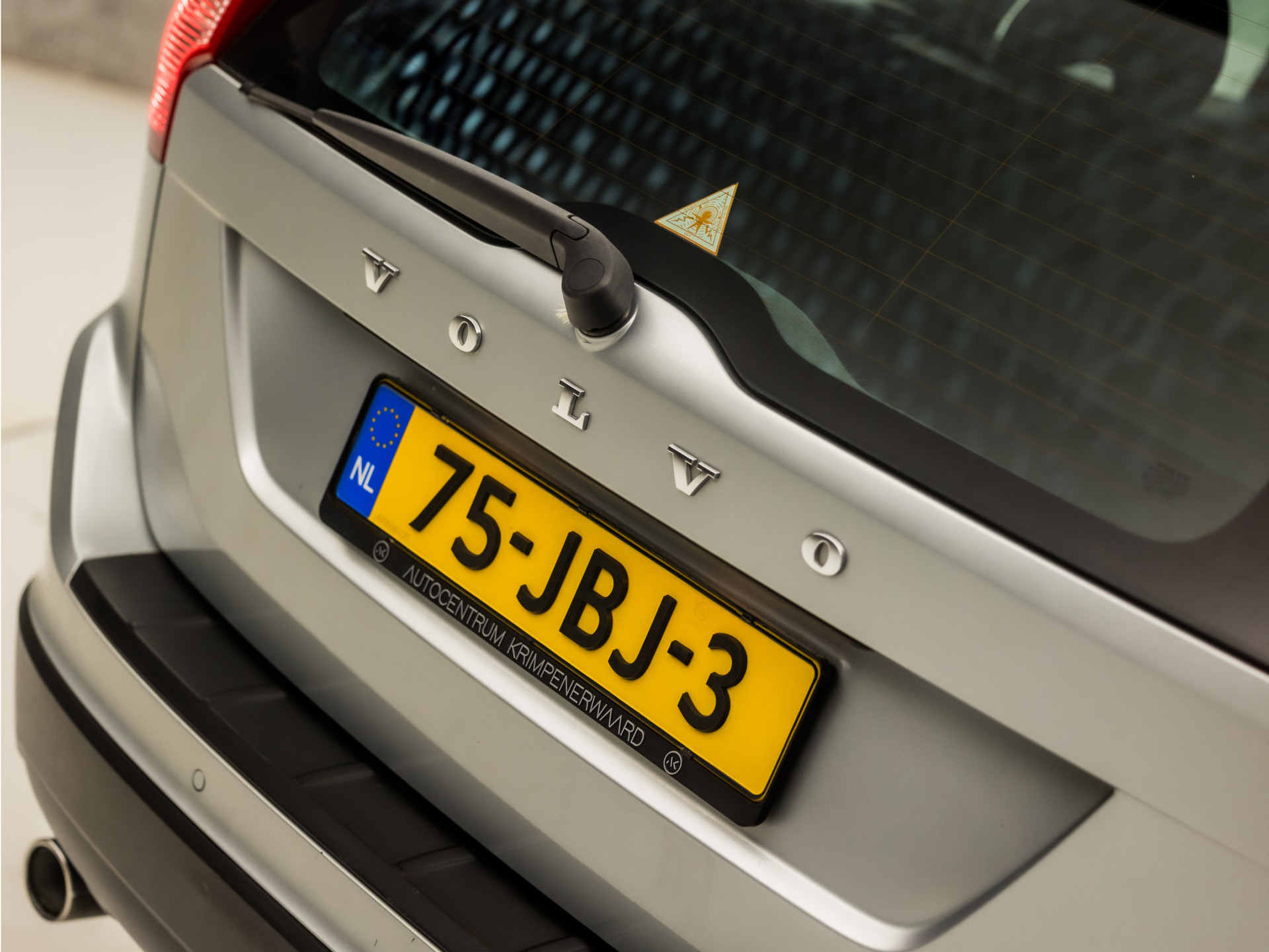 48650421-25.jpg
